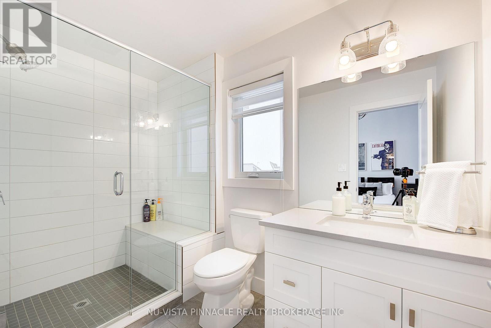 2168 Ironwood Road, London South (South K), ON - Indoor Photo Showing Bathroom
