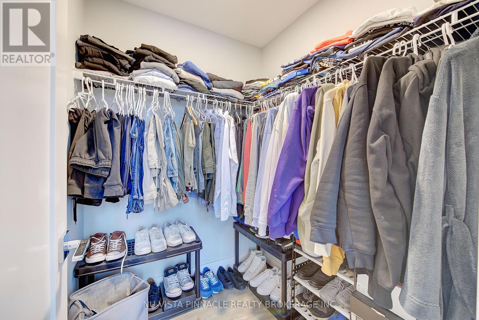 2168 Ironwood Road, London South (South K), ON - Indoor With Storage