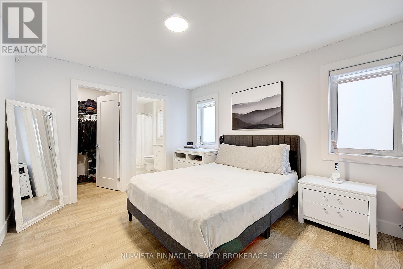 2168 Ironwood Road, London South (South K), ON - Indoor Photo Showing Bedroom