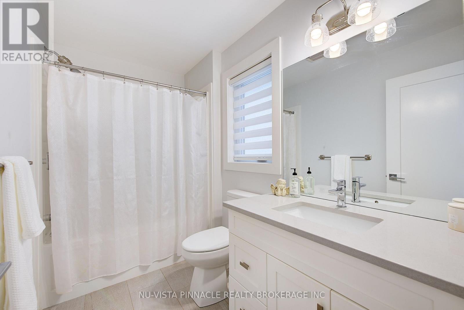 2168 Ironwood Road, London South (South K), ON - Indoor Photo Showing Bathroom