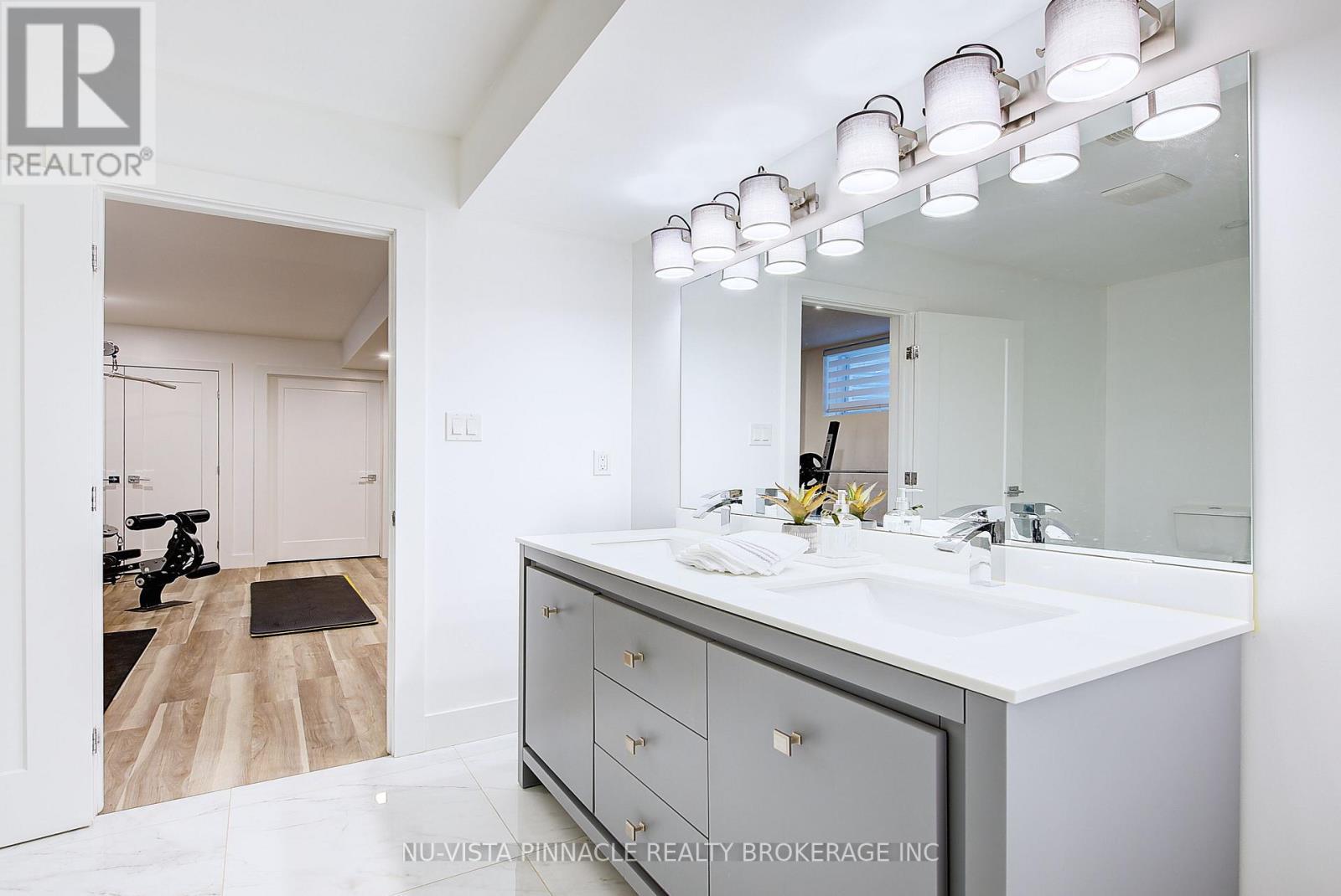 2168 Ironwood Road, London South (South K), ON - Indoor Photo Showing Bathroom