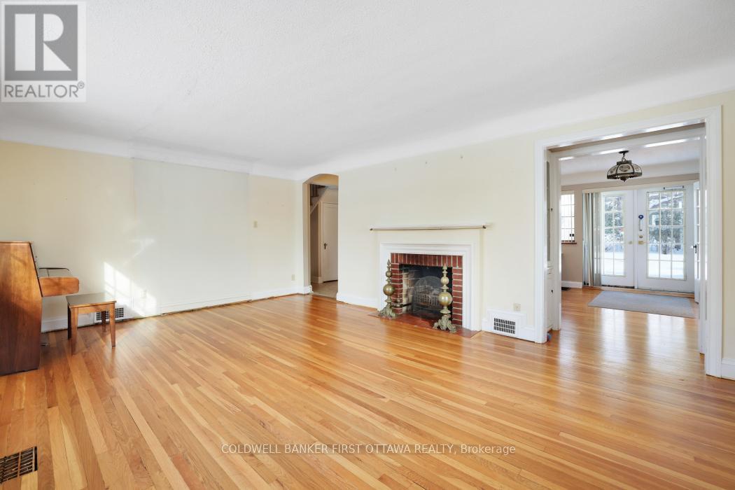 413 Island Park Drive, Ottawa, ON - Indoor Photo Showing Living Room With Fireplace
