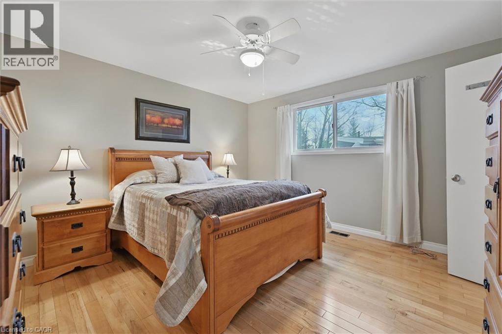 768 King Road, Burlington, ON - Indoor Photo Showing Bedroom