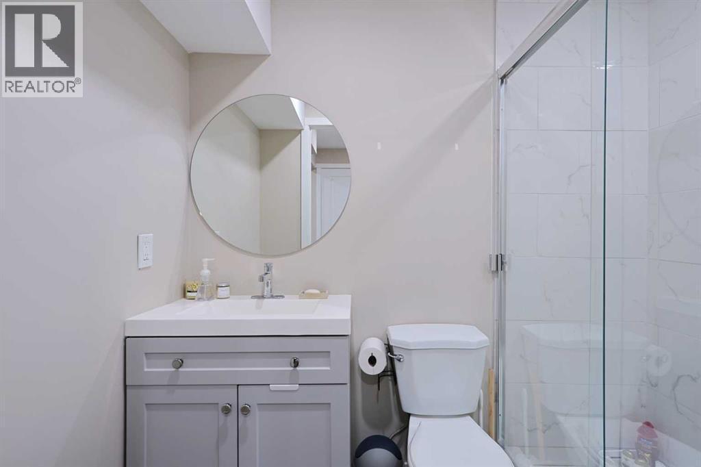 27 Nolanlake Point Nw, Calgary, AB - Indoor Photo Showing Bathroom