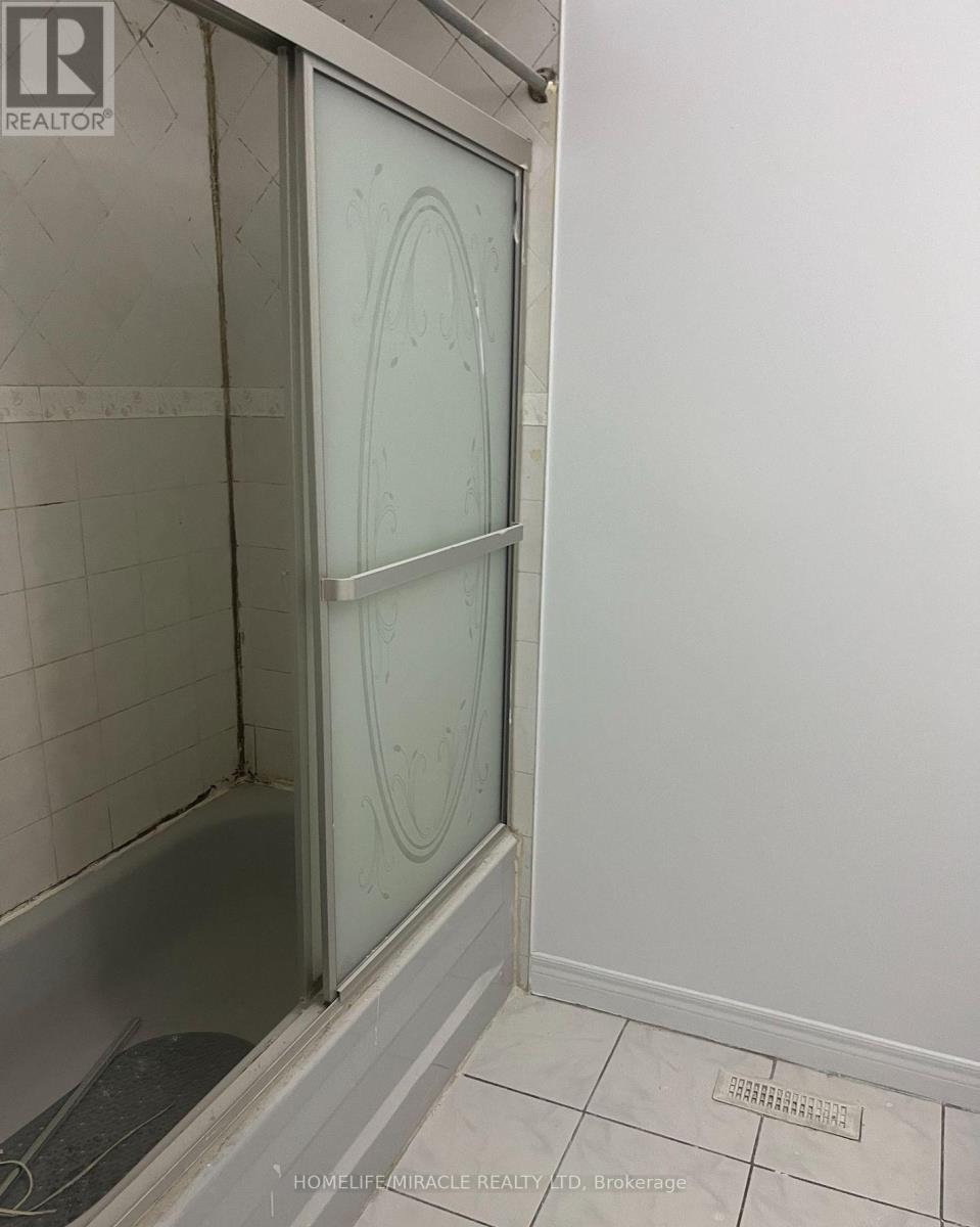 7714 Redstone Road, Mississauga, ON - Indoor Photo Showing Bathroom