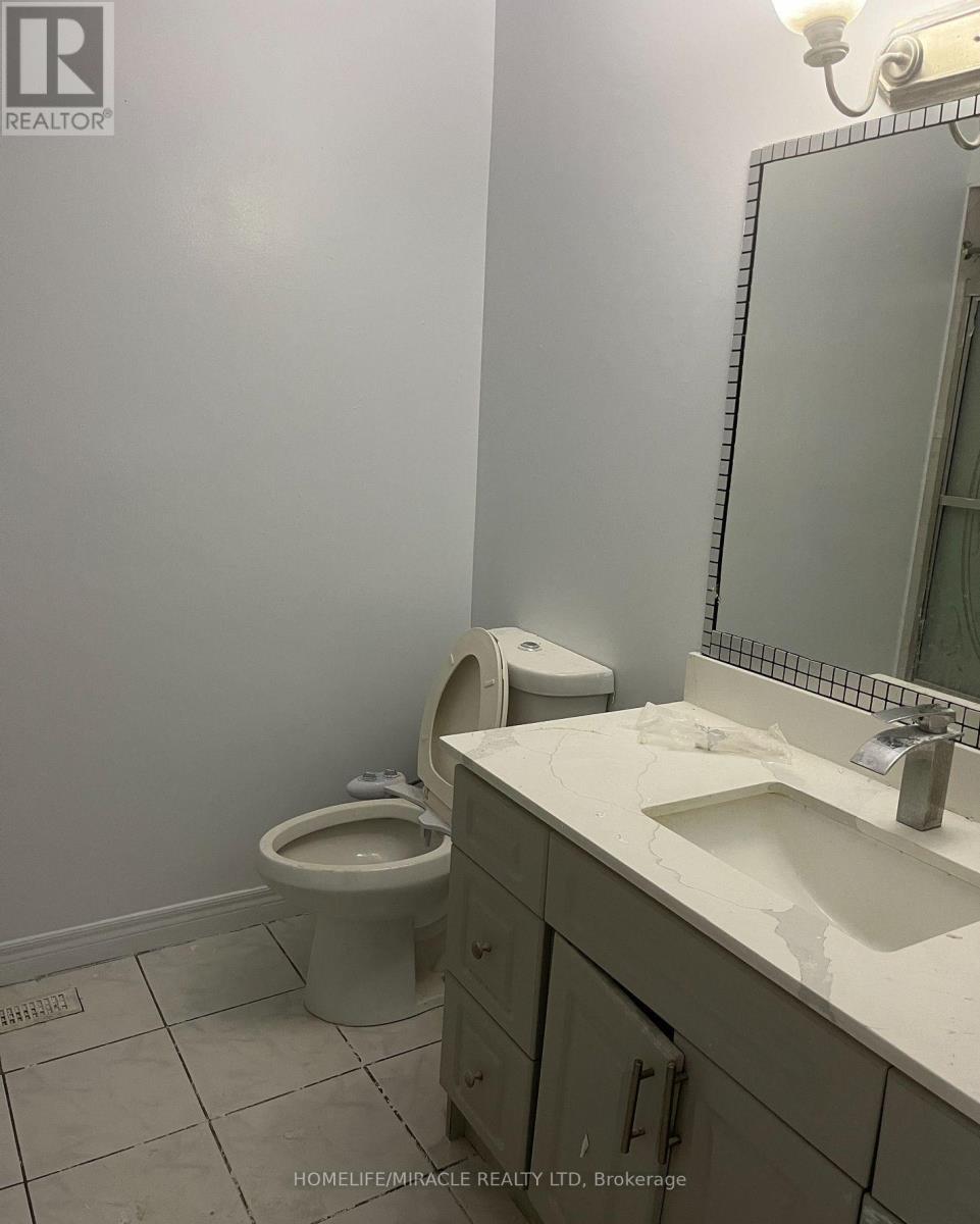 7714 Redstone Road, Mississauga, ON - Indoor Photo Showing Bathroom