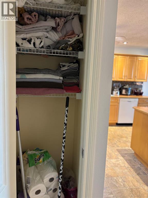 432, 1237 4 Avenue S, Lethbridge, AB - Indoor Photo Showing Kitchen