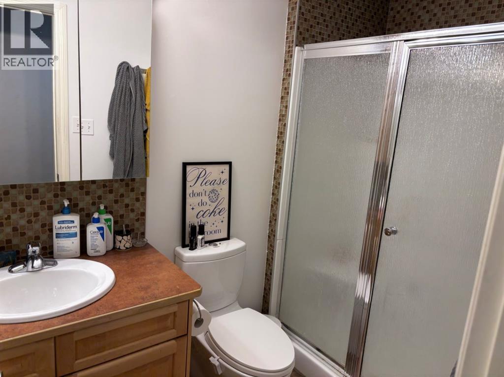 432, 1237 4 Avenue S, Lethbridge, AB - Indoor Photo Showing Bathroom