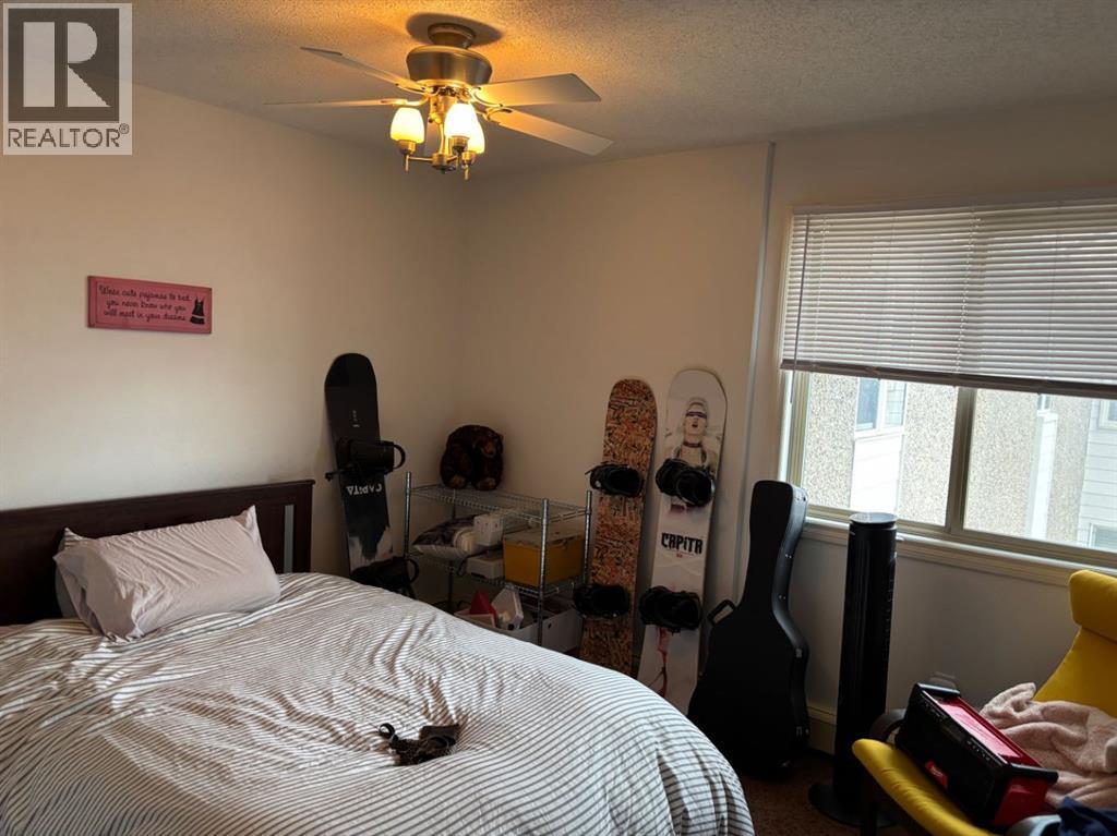 432, 1237 4 Avenue S, Lethbridge, AB - Indoor Photo Showing Bedroom