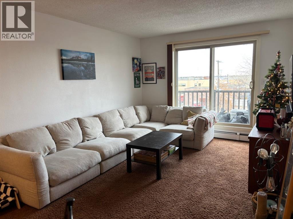 432, 1237 4 Avenue S, Lethbridge, AB - Indoor Photo Showing Living Room