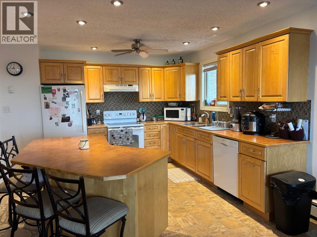 432, 1237 4 Avenue S, Lethbridge, AB - Indoor Photo Showing Kitchen With Double Sink