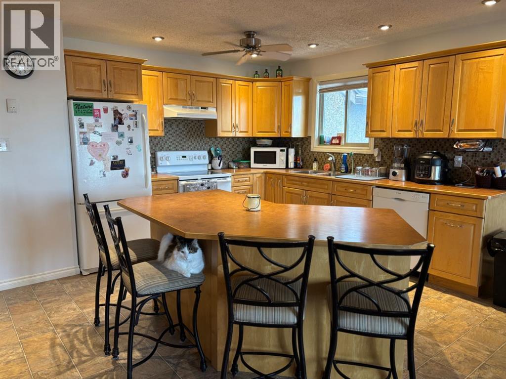 432, 1237 4 Avenue S, Lethbridge, AB - Indoor Photo Showing Kitchen With Double Sink