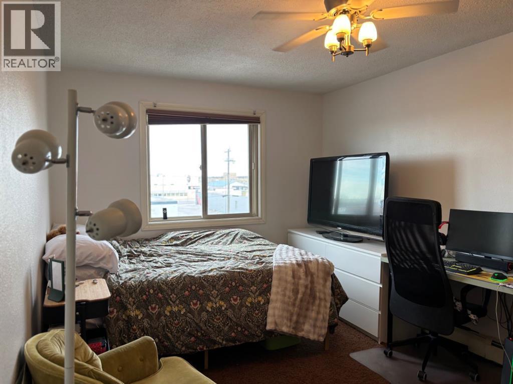432, 1237 4 Avenue S, Lethbridge, AB - Indoor Photo Showing Bedroom