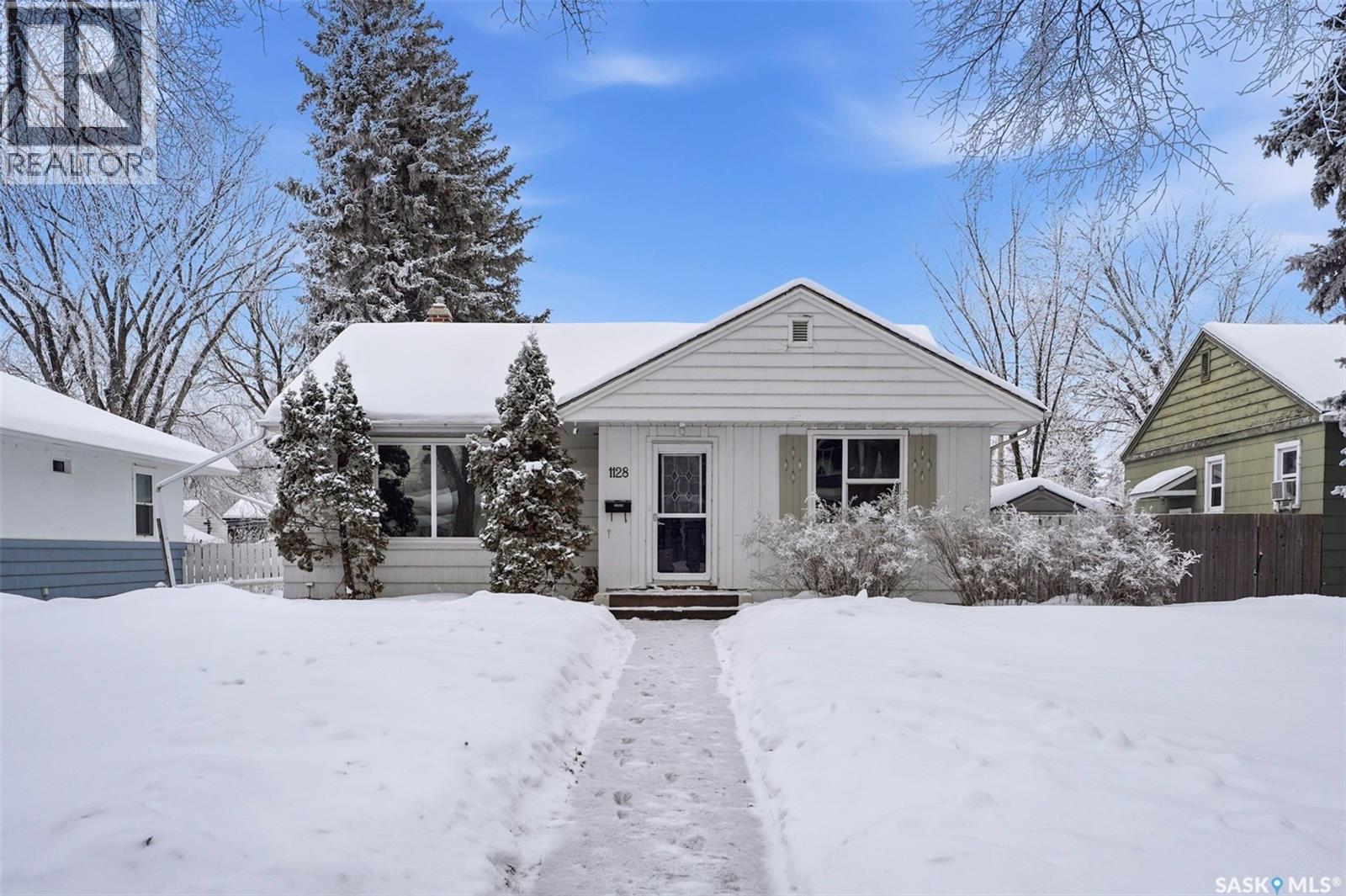 1128 4Th Street E, Saskatoon, SK - Outdoor With Facade