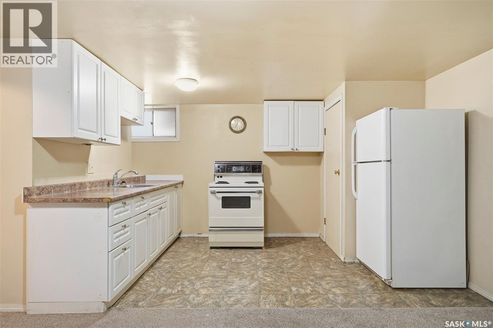 1128 4Th Street E, Saskatoon, SK - Indoor Photo Showing Kitchen With Double Sink