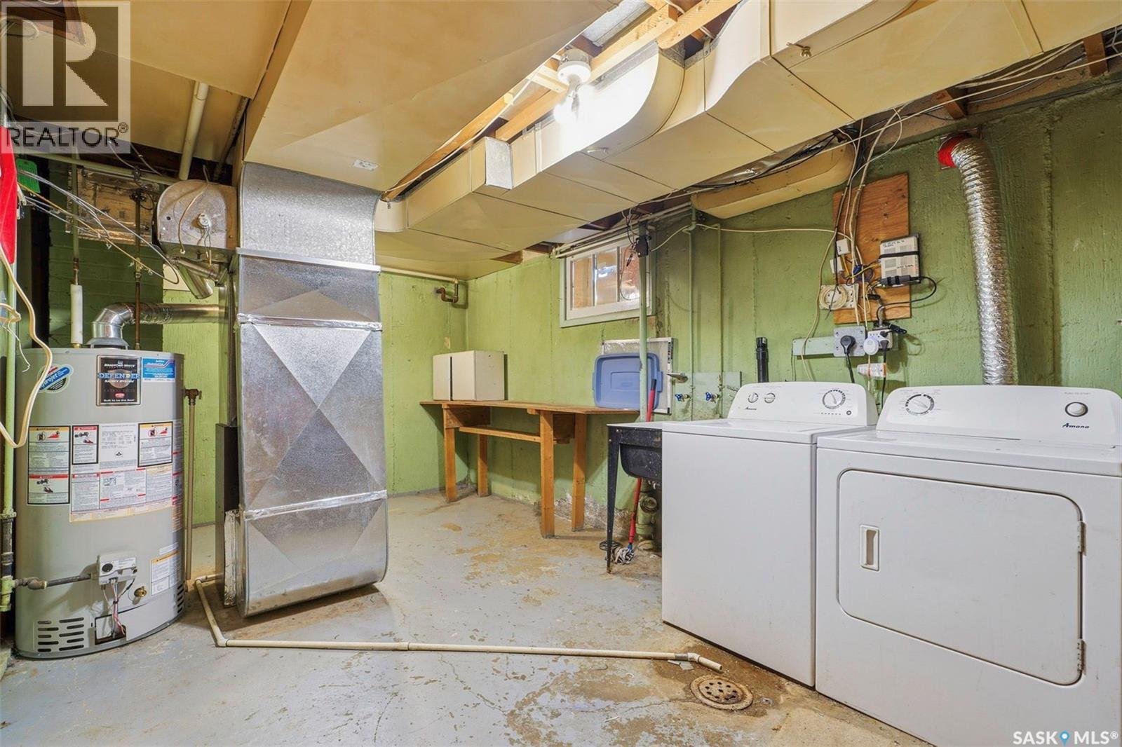 1128 4Th Street E, Saskatoon, SK - Indoor Photo Showing Laundry Room