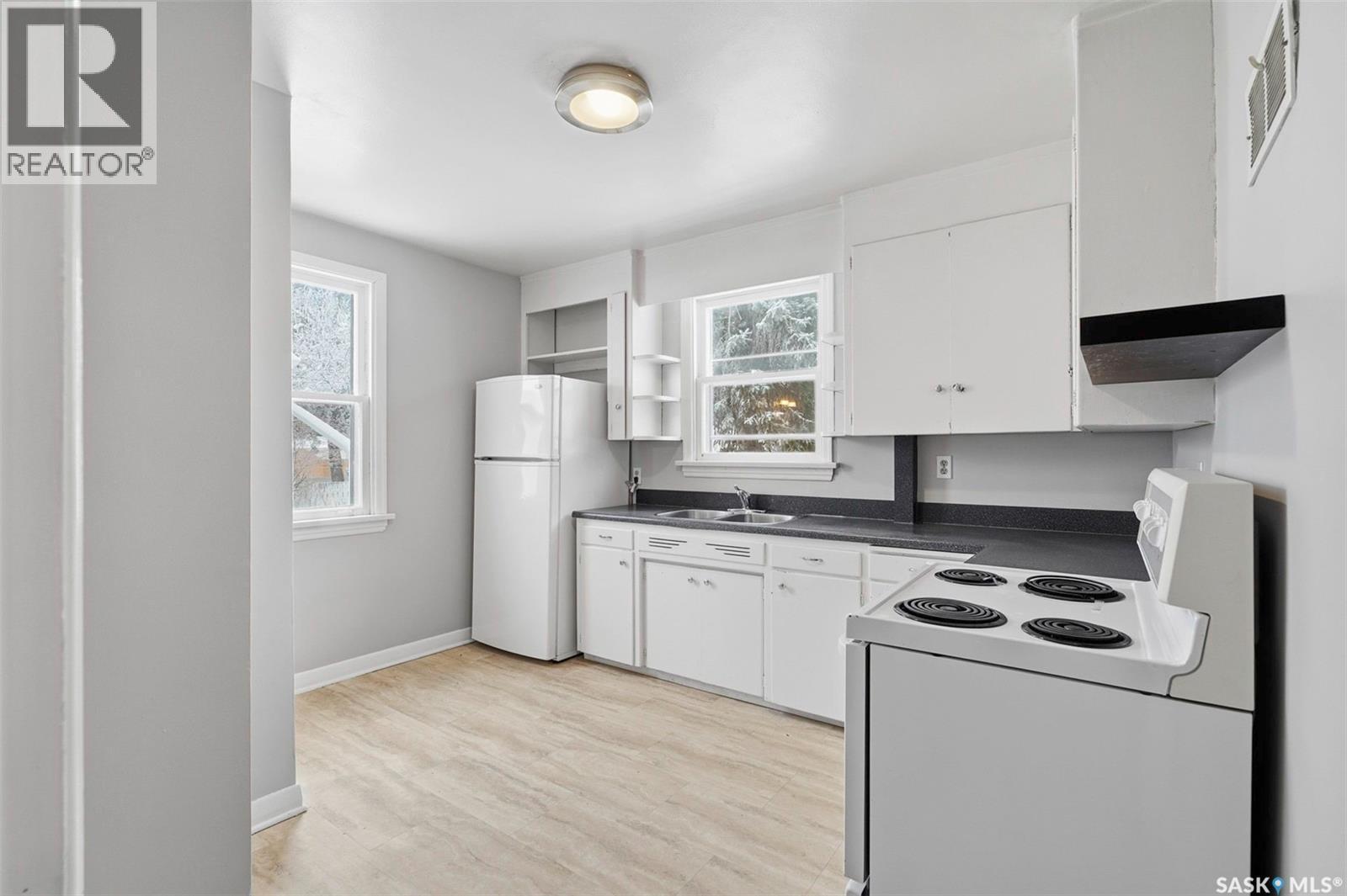 1128 4Th Street E, Saskatoon, SK - Indoor Photo Showing Kitchen