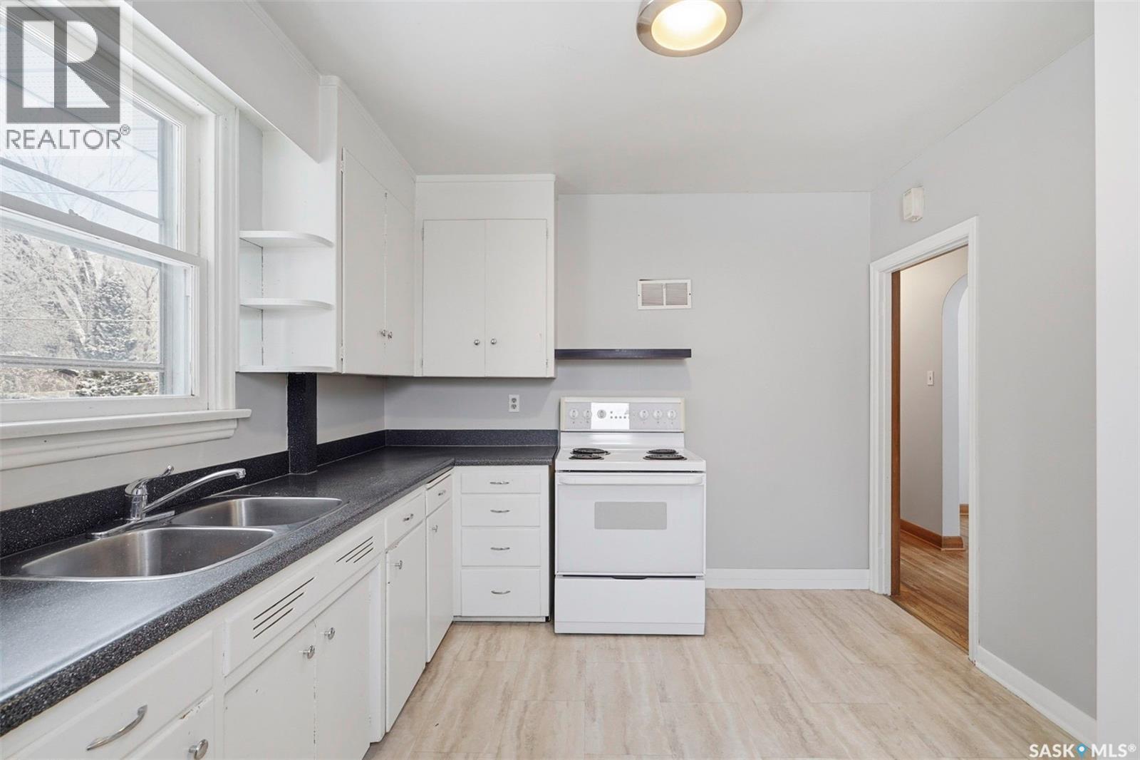 1128 4Th Street E, Saskatoon, SK - Indoor Photo Showing Kitchen With Double Sink