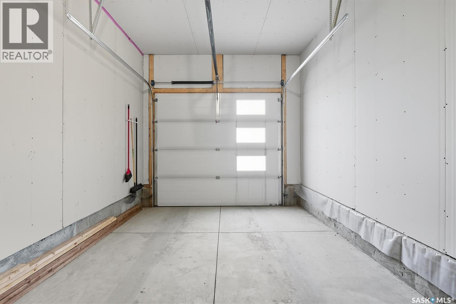 242 Brighton Gate, Saskatoon, SK - Indoor Photo Showing Garage