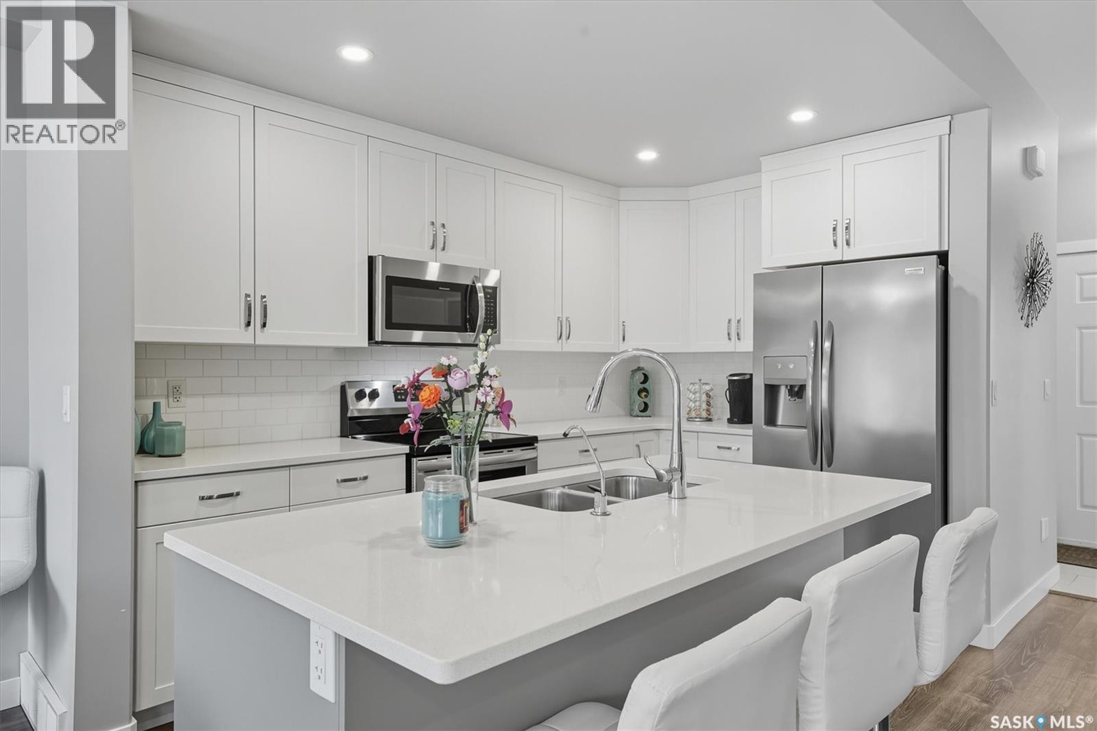 242 Brighton Gate, Saskatoon, SK - Indoor Photo Showing Kitchen With Double Sink With Upgraded Kitchen