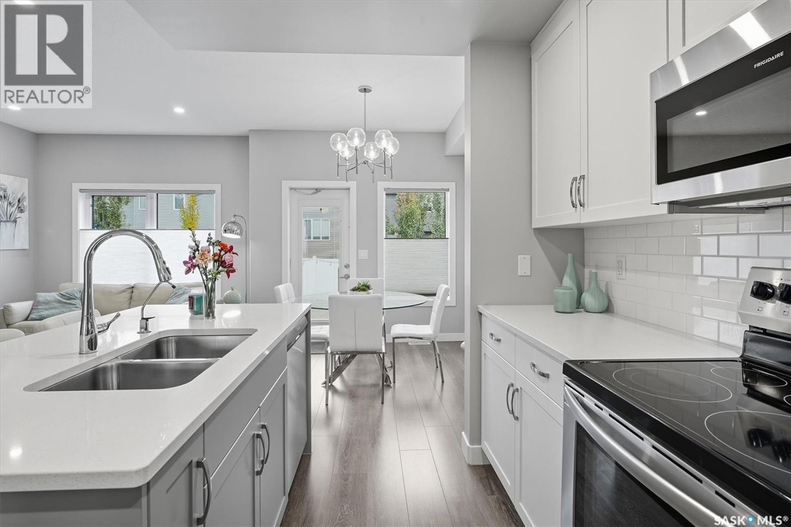 242 Brighton Gate, Saskatoon, SK - Indoor Photo Showing Kitchen With Double Sink With Upgraded Kitchen