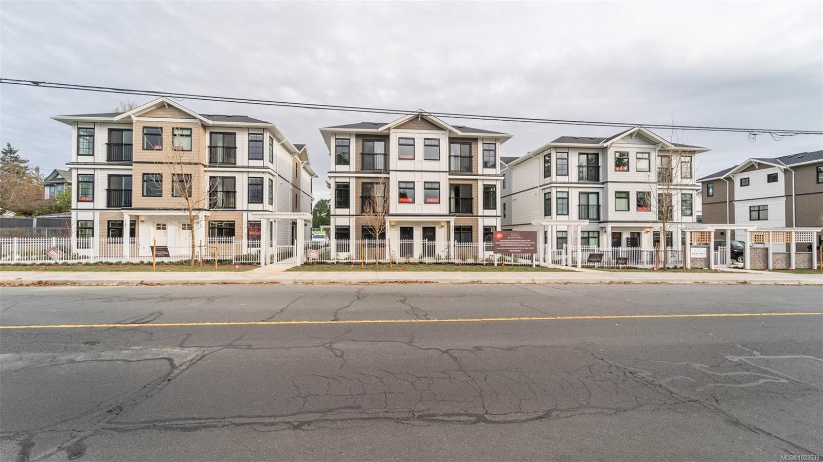 3103-4201 Tyndall Ave, Saanich, BC - Outdoor With Facade