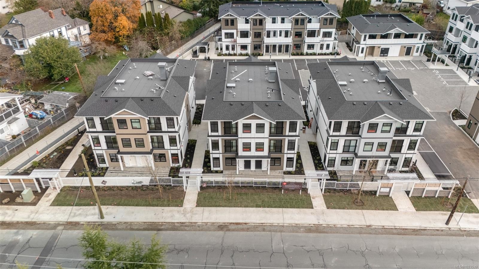 3103-4201 Tyndall Ave, Saanich, BC -