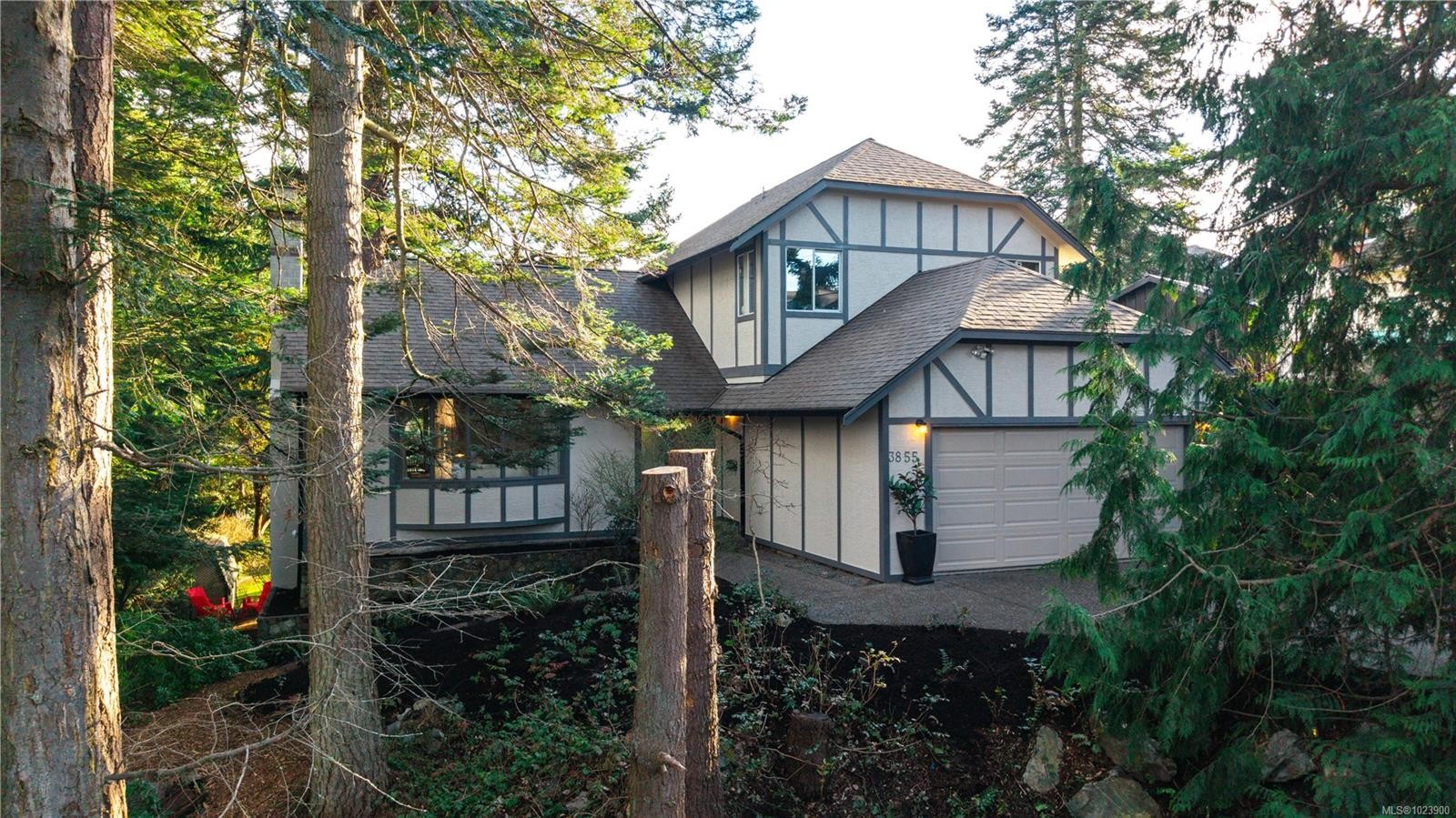 3855 Haro Rd, Saanich, BC