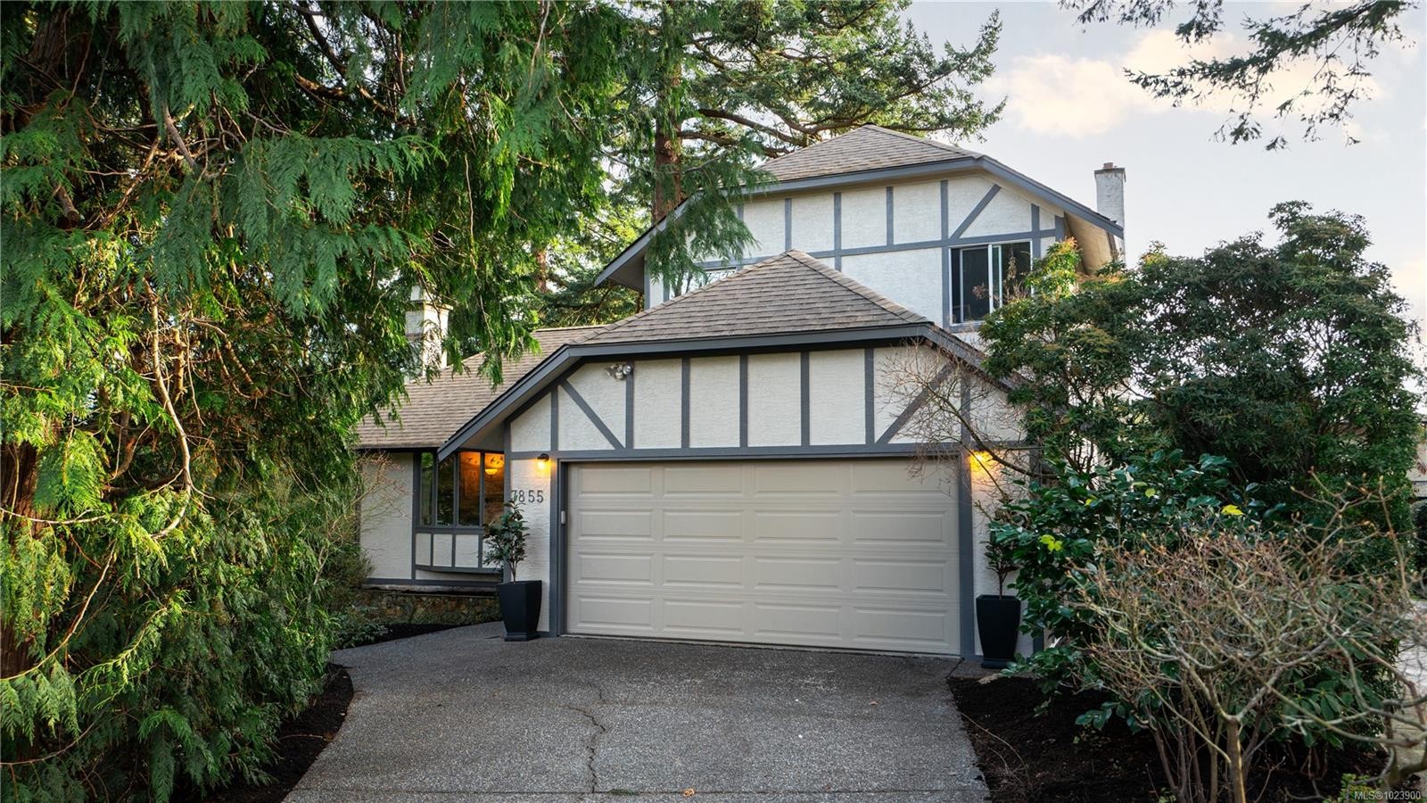 3855 Haro Rd, Saanich, BC