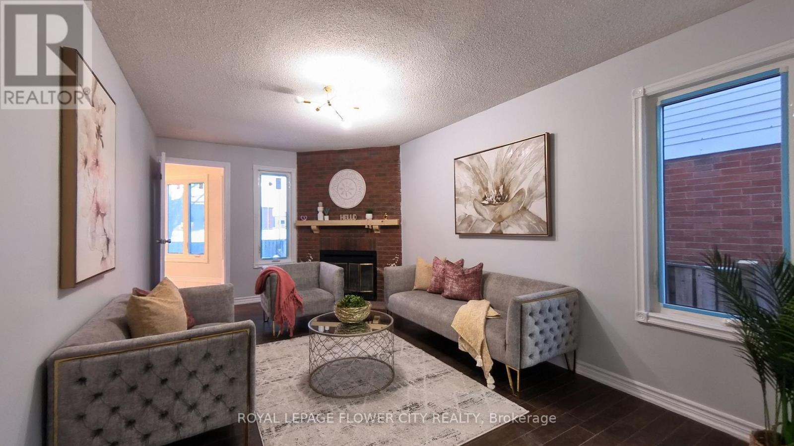 1 Donaldson Drive, Brampton, ON - Indoor Photo Showing Living Room