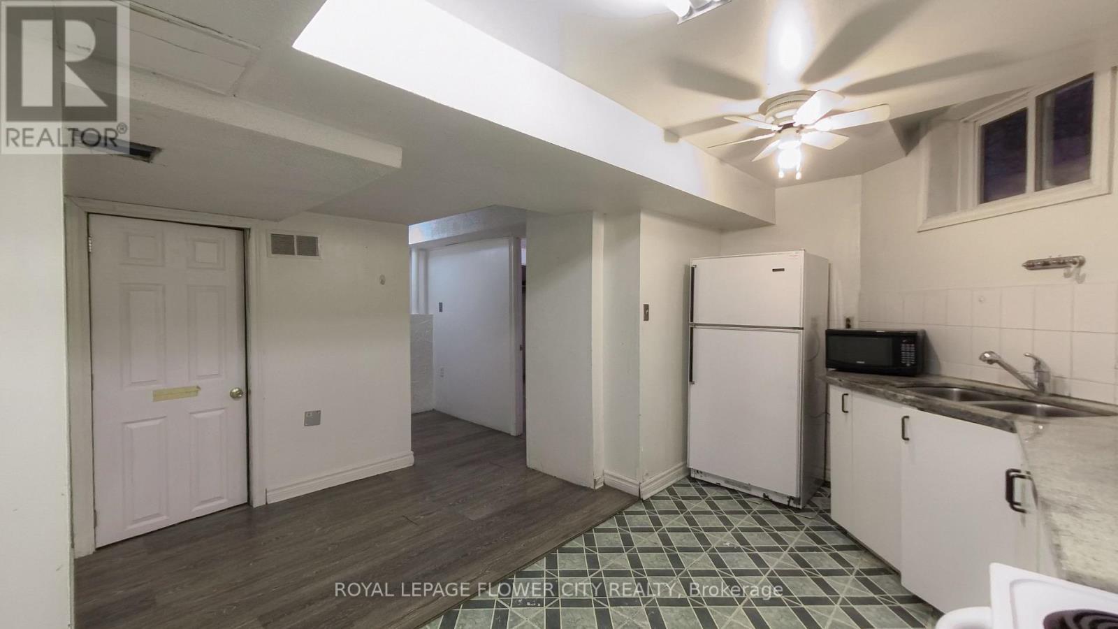 1 Donaldson Drive, Brampton, ON - Indoor Photo Showing Kitchen With Double Sink