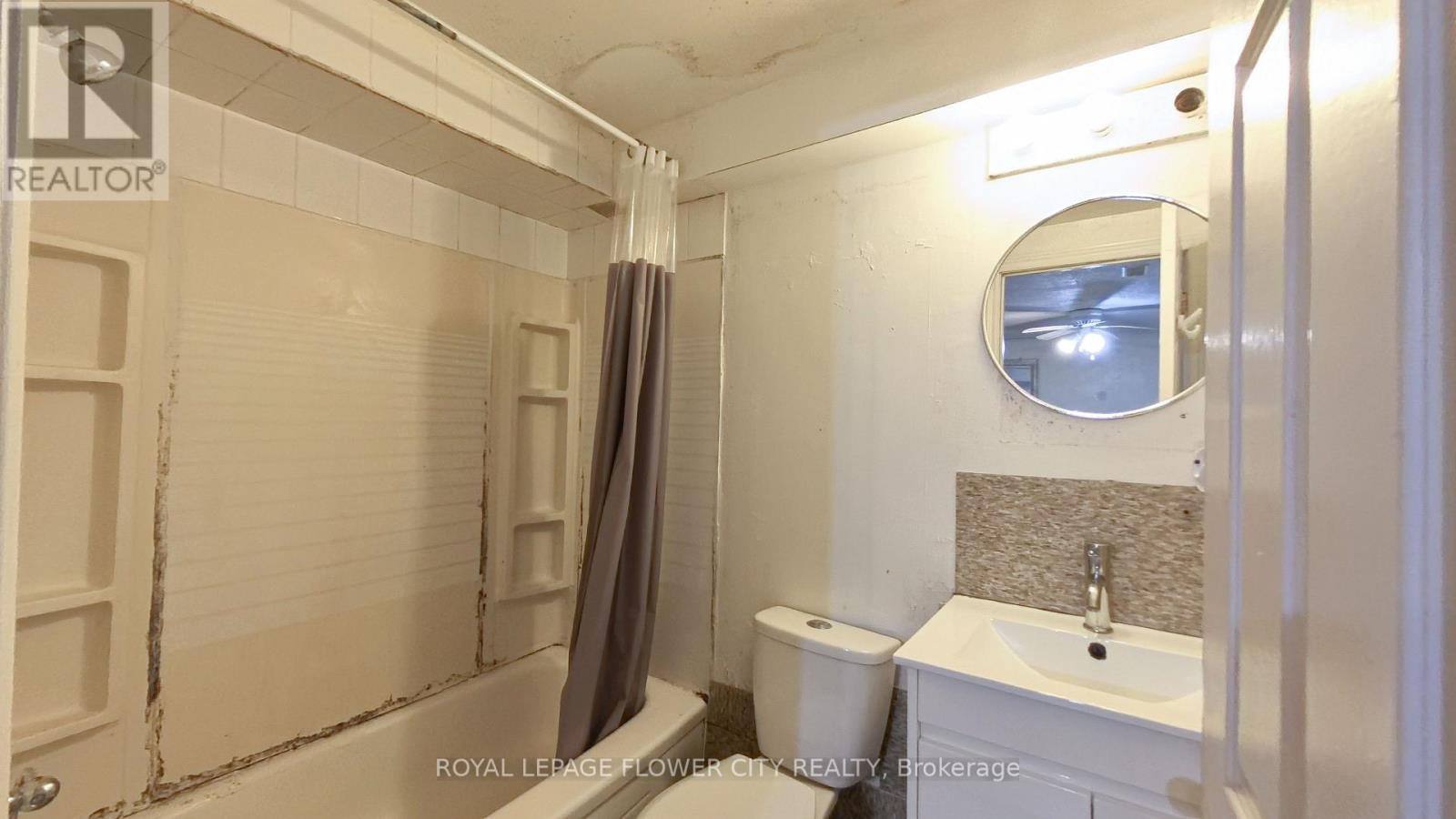 1 Donaldson Drive, Brampton, ON - Indoor Photo Showing Bathroom