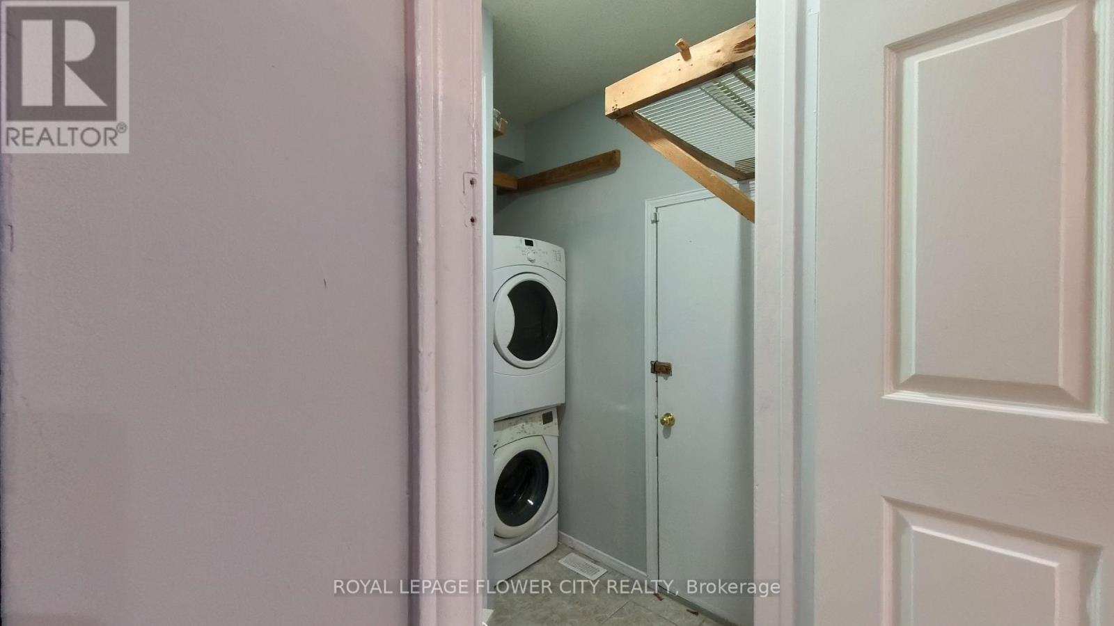 1 Donaldson Drive, Brampton, ON - Indoor Photo Showing Laundry Room