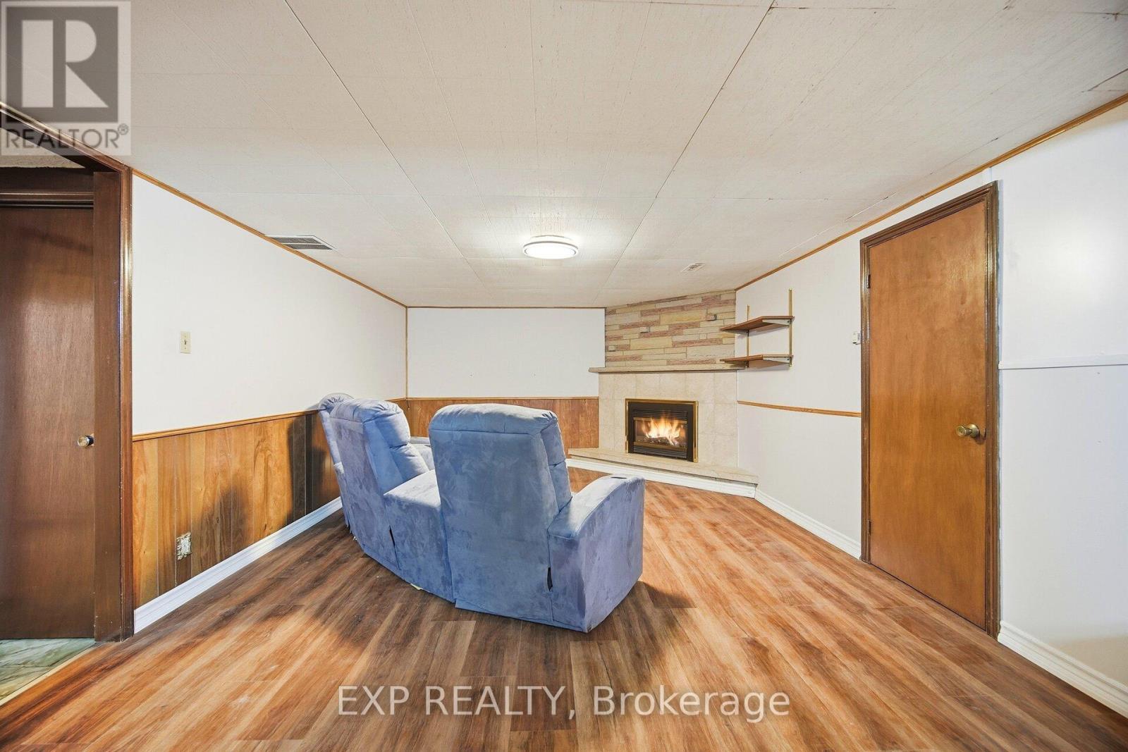 27 Palermo Crescent W, Guelph, ON - Indoor With Fireplace