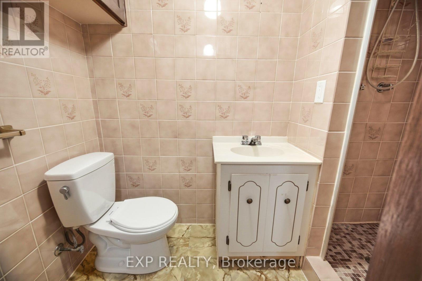 27 Palermo Crescent W, Guelph, ON - Indoor Photo Showing Bathroom