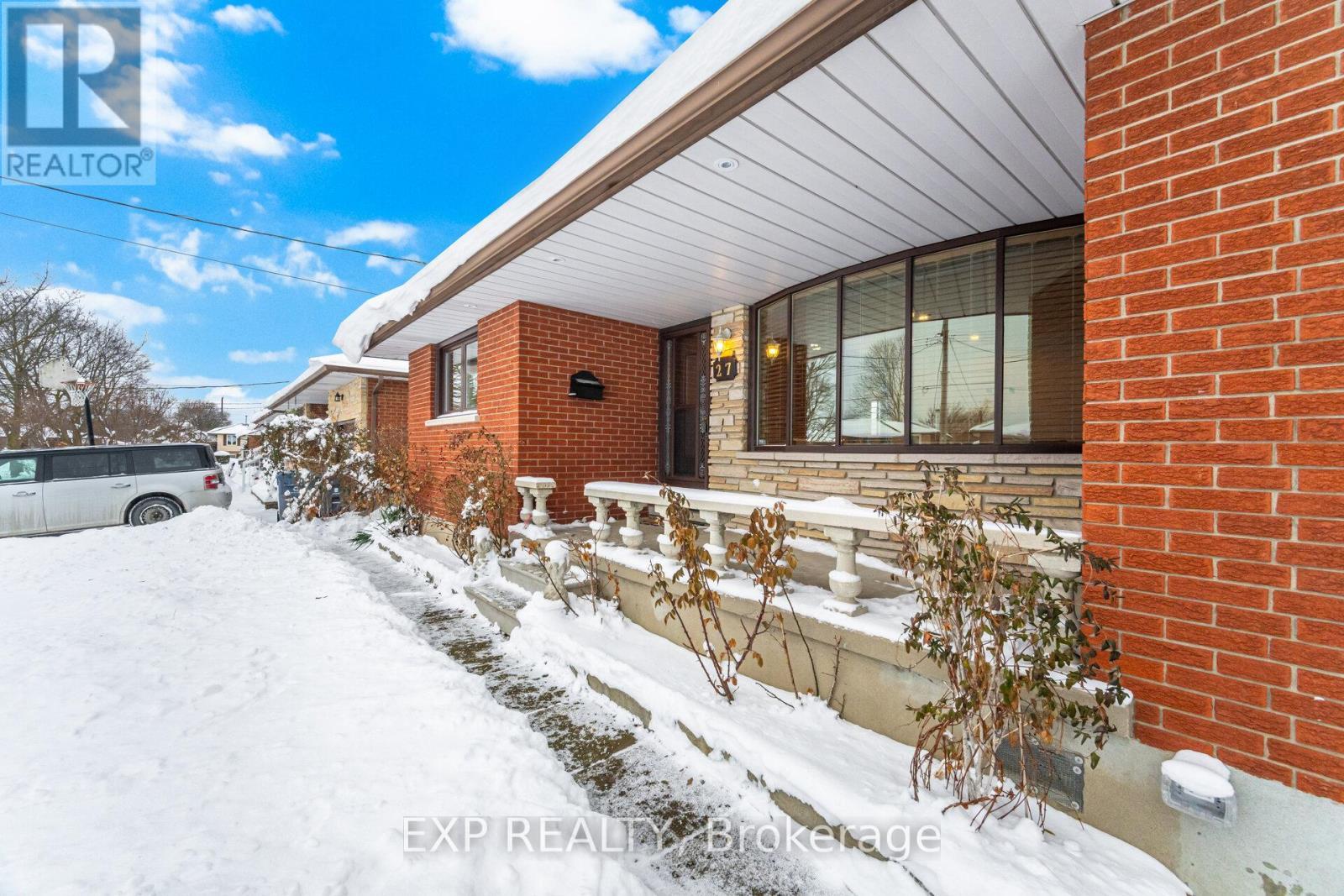 27 Palermo Crescent W, Guelph, ON - Outdoor With Exterior