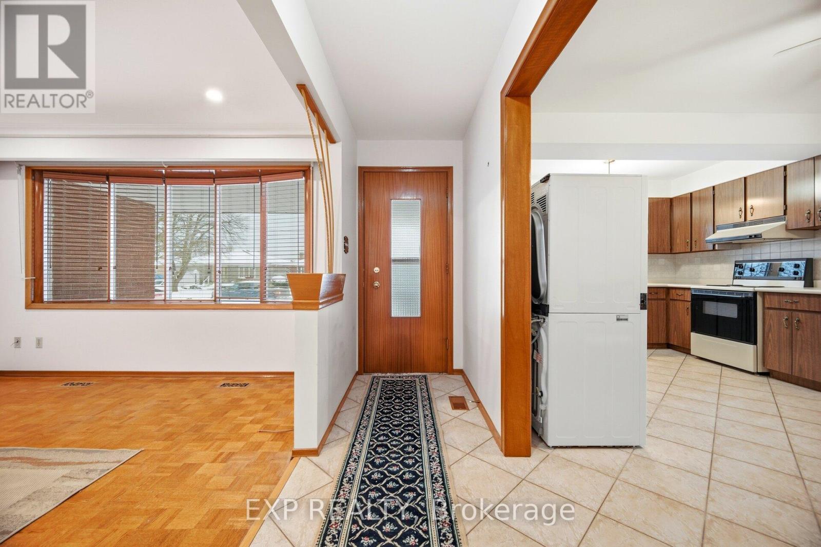 27 Palermo Crescent W, Guelph, ON - Indoor Photo Showing Kitchen