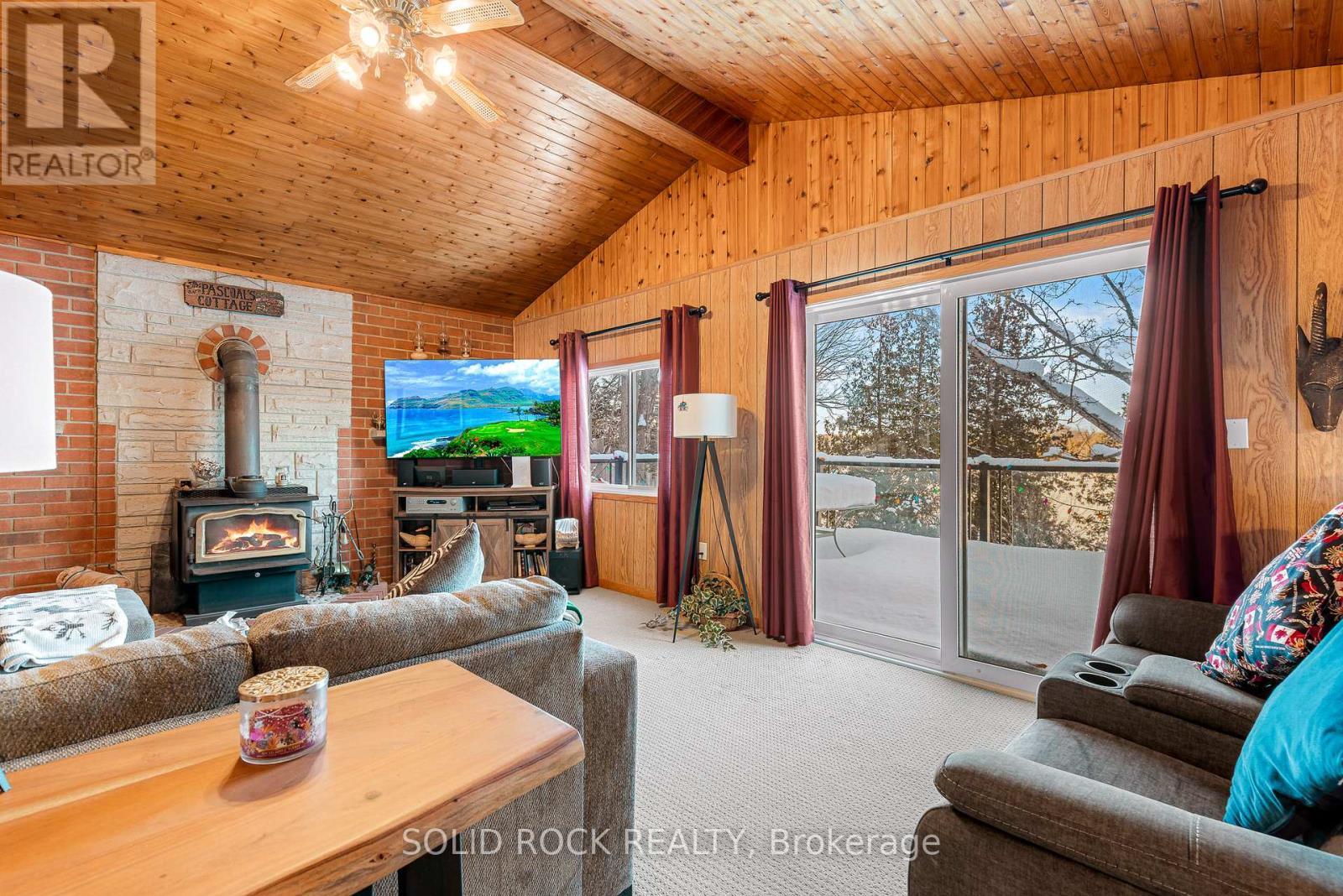 14 Lower Lake Lane, Frontenac (Frontenac South), ON - Indoor Photo Showing Living Room With Fireplace