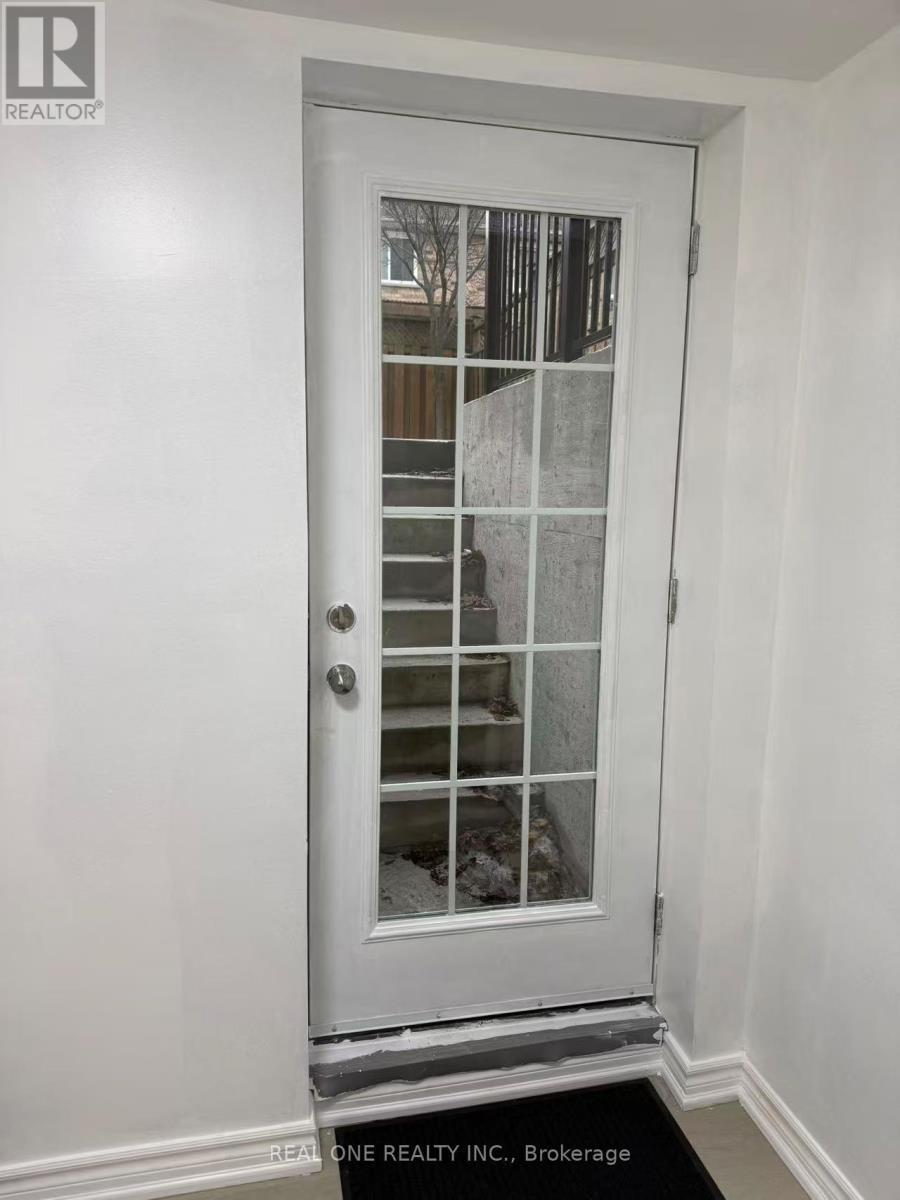 826 Winterton Way, Mississauga, ON - Indoor Photo Showing Other Room