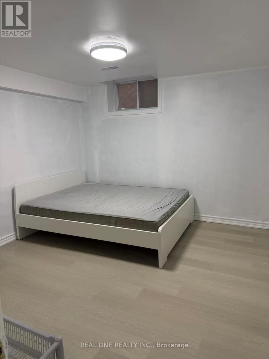 826 Winterton Way, Mississauga, ON - Indoor