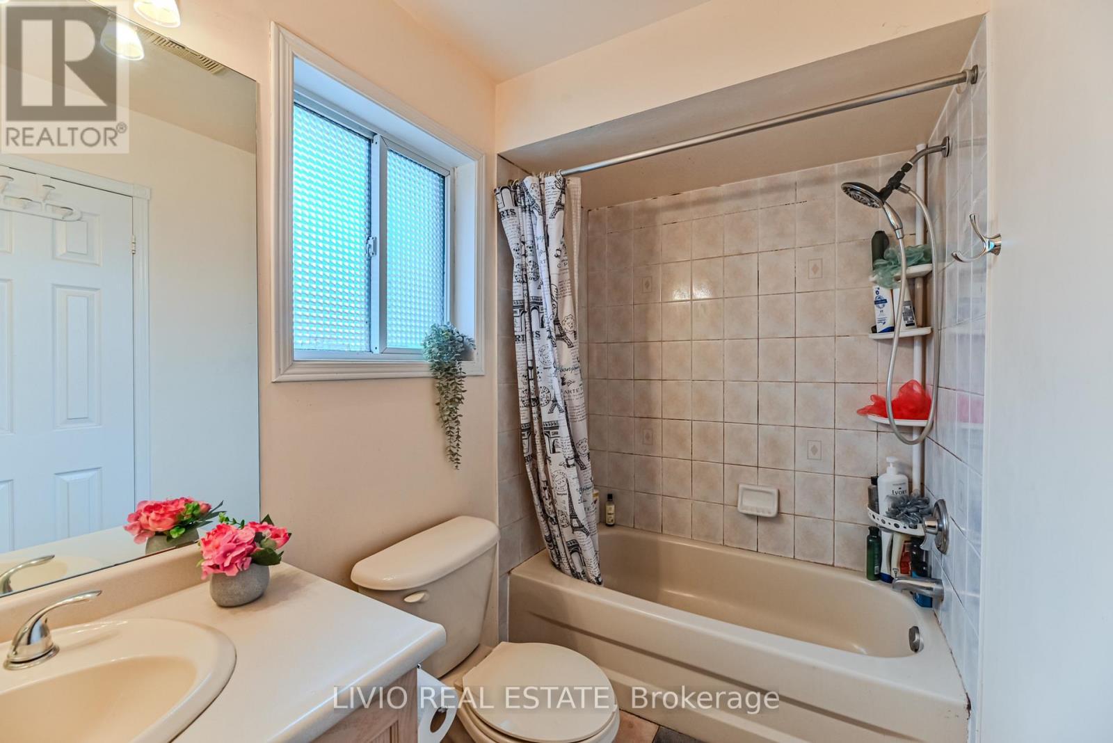 46 Weather Vane Lane, Brampton, ON - Indoor Photo Showing Bathroom