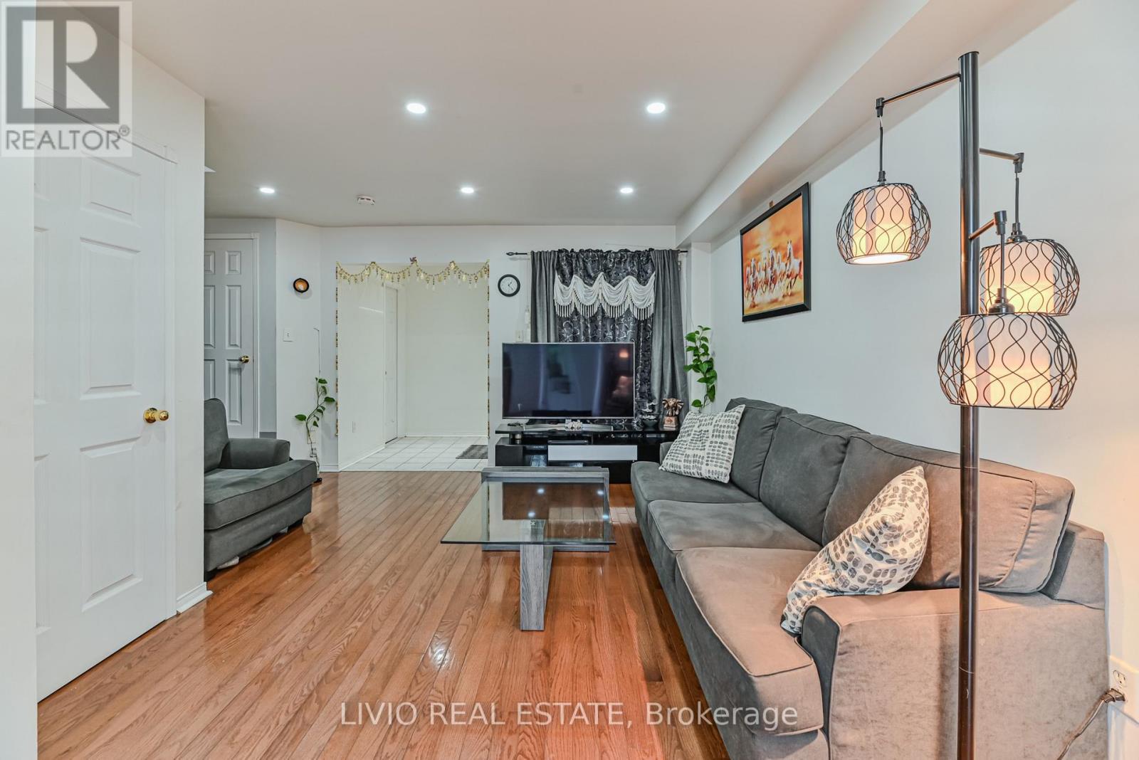 46 Weather Vane Lane, Brampton, ON - Indoor Photo Showing Living Room