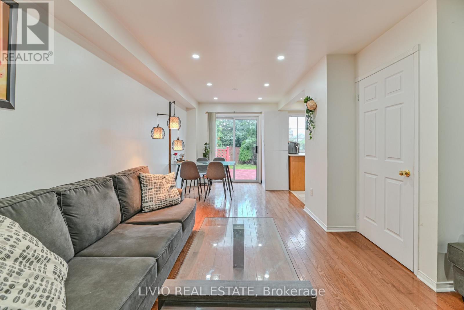 46 Weather Vane Lane, Brampton, ON - Indoor Photo Showing Living Room