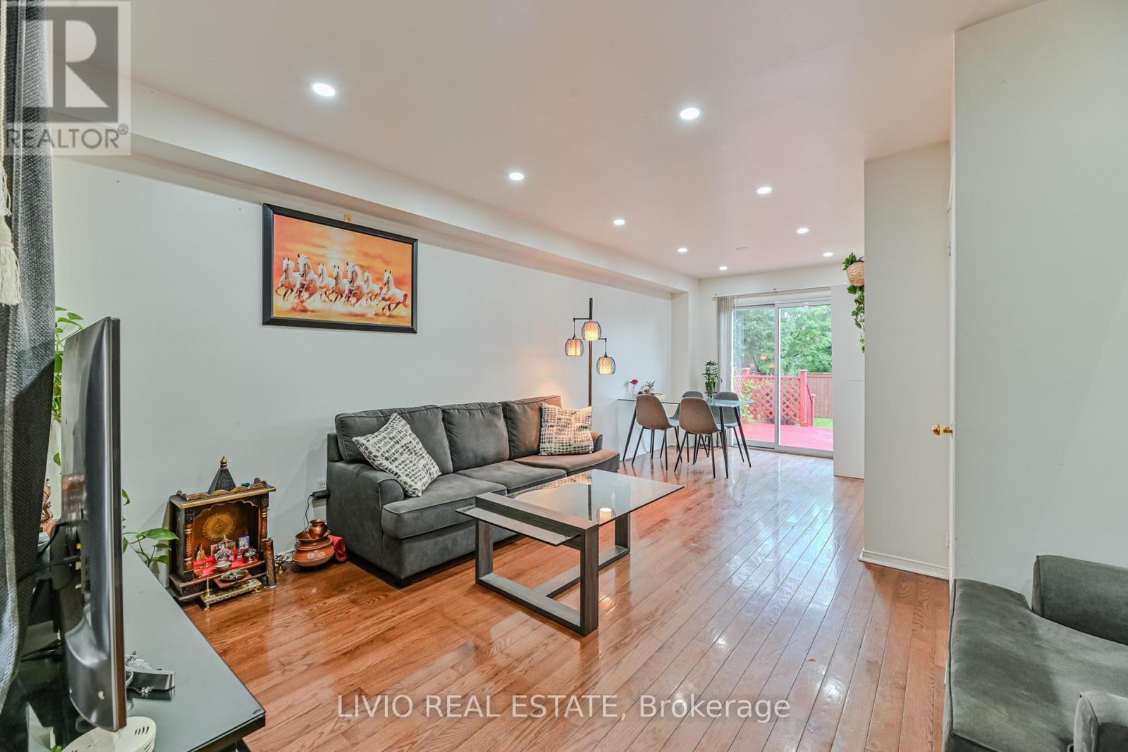 46 Weather Vane Lane, Brampton, ON - Indoor Photo Showing Living Room