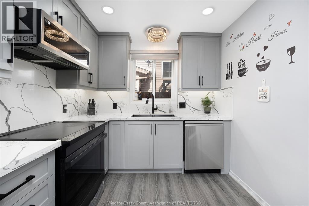 3812 Devonwood Avenue, Windsor, ON - Indoor Photo Showing Kitchen