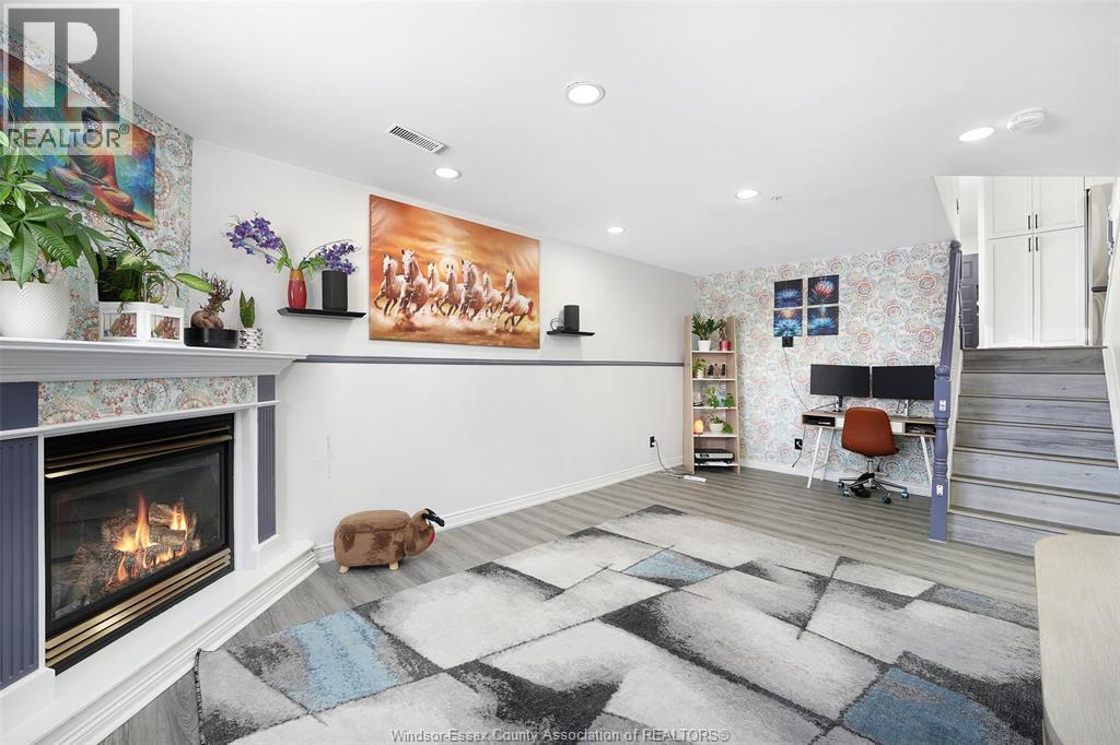 3812 Devonwood Avenue, Windsor, ON - Indoor Photo Showing Living Room With Fireplace