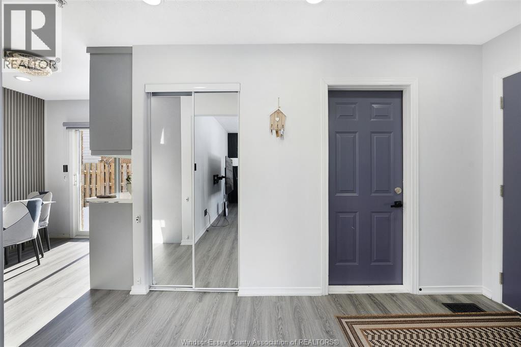 3812 Devonwood Avenue, Windsor, ON - Indoor