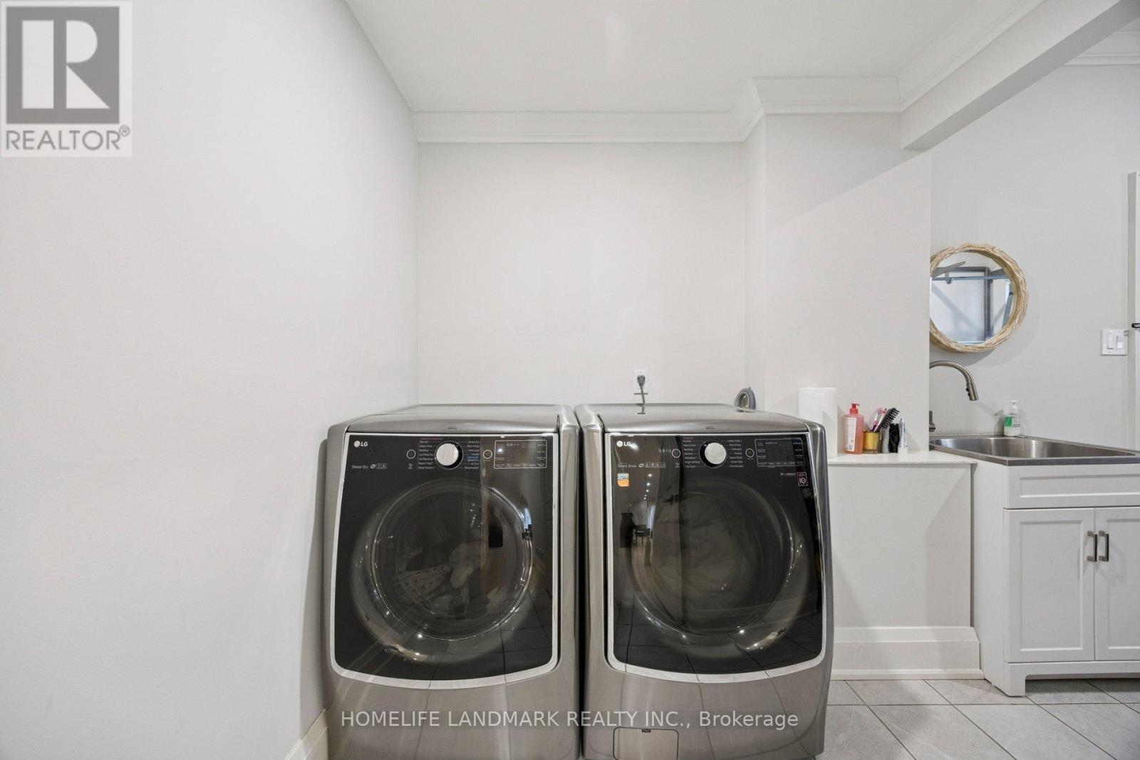 49 Pearson Avenue, Richmond Hill, ON - Indoor Photo Showing Laundry Room