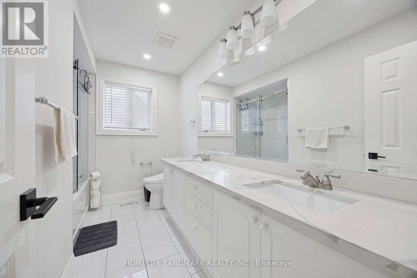 49 Pearson Avenue, Richmond Hill, ON - Indoor Photo Showing Bathroom