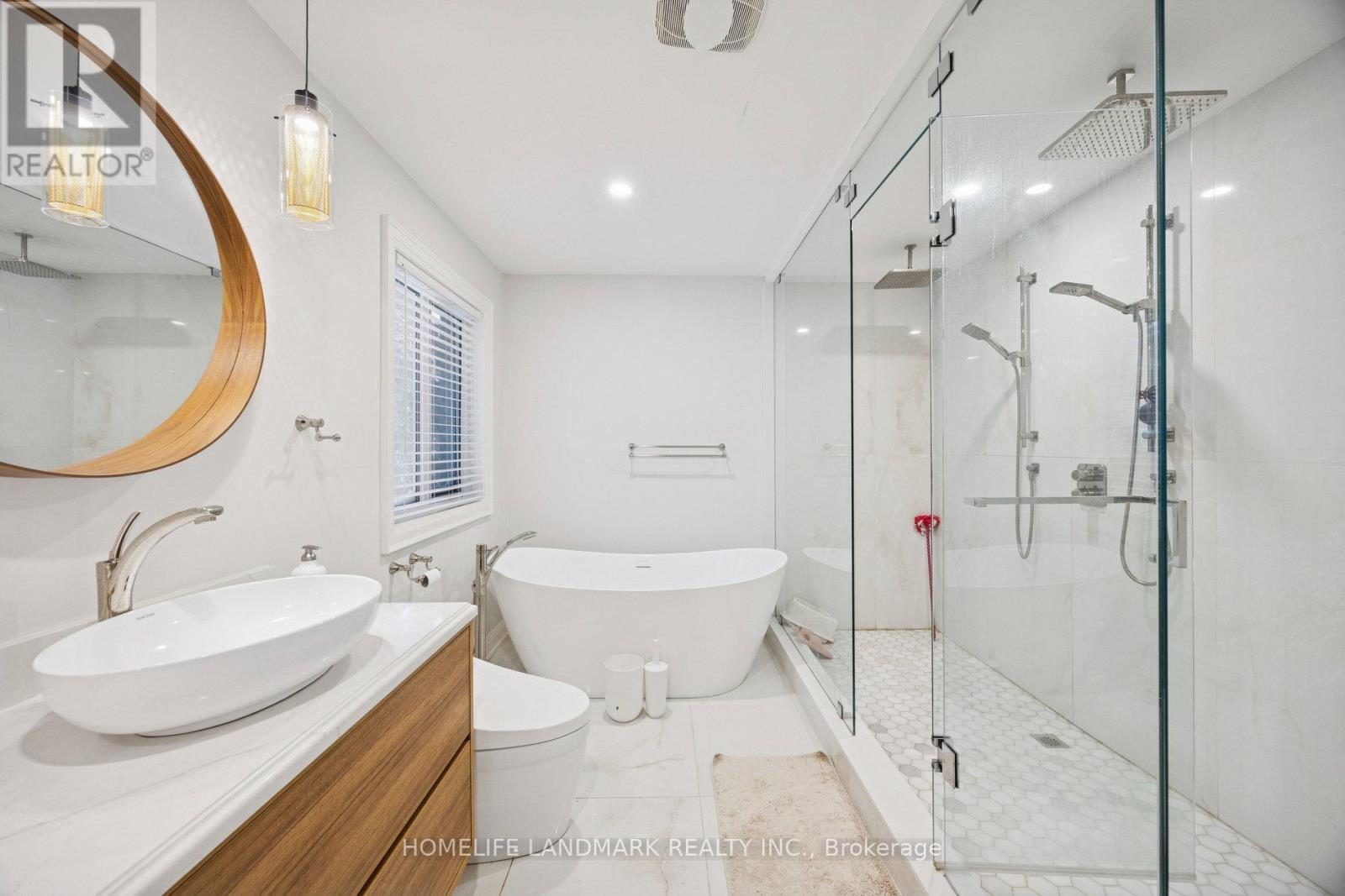49 Pearson Avenue, Richmond Hill, ON - Indoor Photo Showing Bathroom